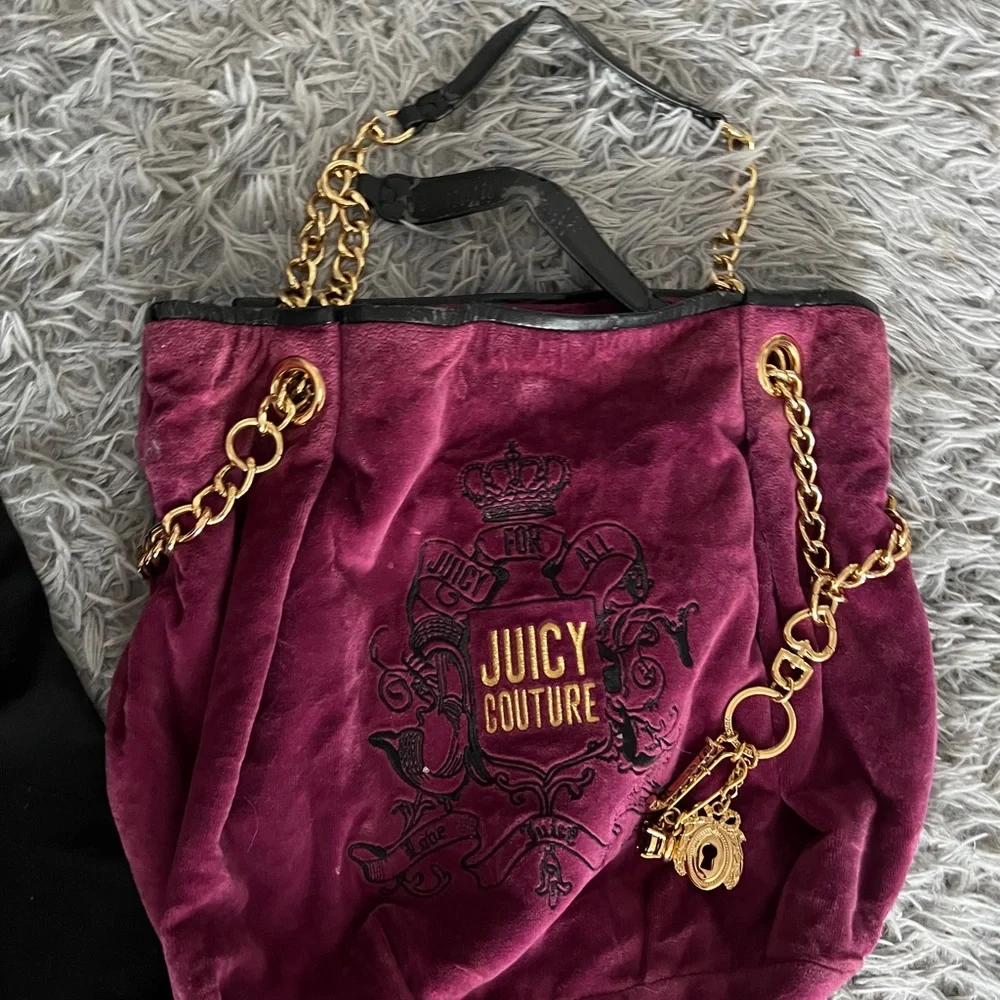 juicy couture velour early 2000s large tote.
WITH MATCHING WALLET - Picture 3 of 3